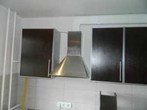 Установка вытяжки на кухне в Красноуральске