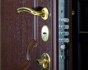 Замена замка на металлической двери Legran в Красноуральске