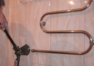 Демонтаж полотенцесушителя в ванной в Красноуральске