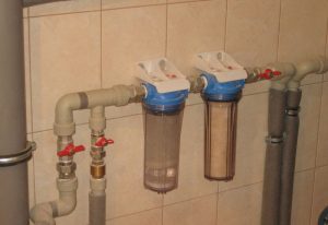 Установка проточного фильтра для воды в Красноуральске
