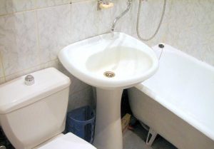 Установка раковины тюльпан в ванной в Красноуральске